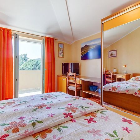 Apartments And Rooms By The Sea Nerezine, Losinj - 11815 Camera foto