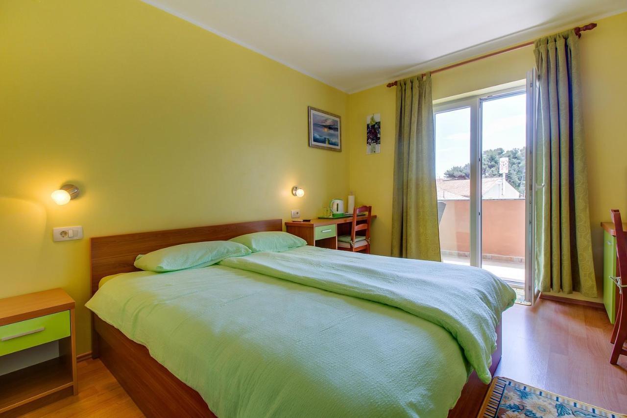 Apartments And Rooms By The Sea Nerezine, Losinj - 11815 Esterno foto
