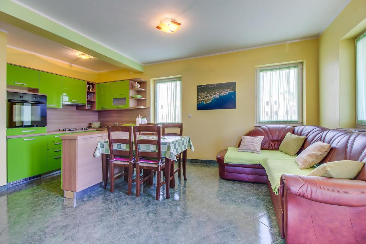 Apartments And Rooms By The Sea Nerezine, Losinj - 11815 Esterno foto