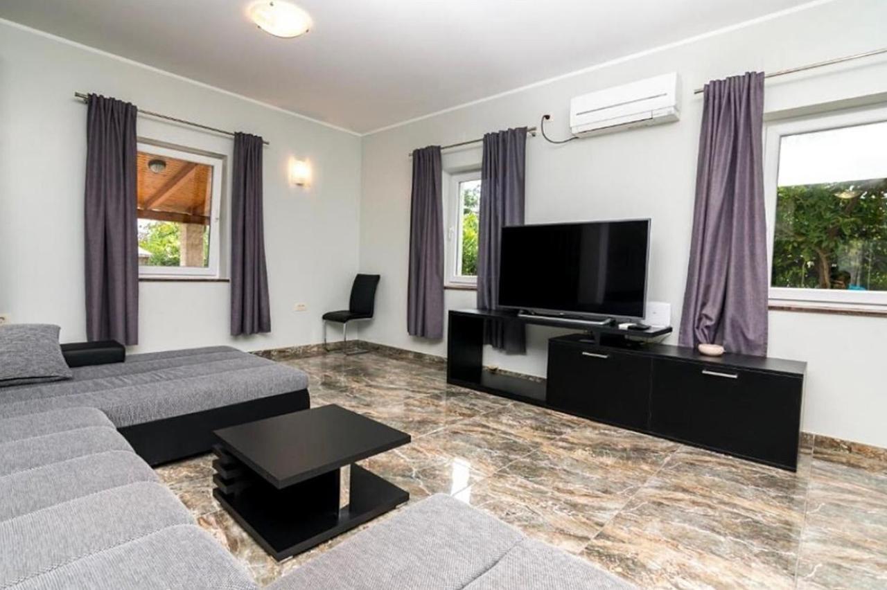 Apartments And Rooms By The Sea Nerezine, Losinj - 11815 Esterno foto